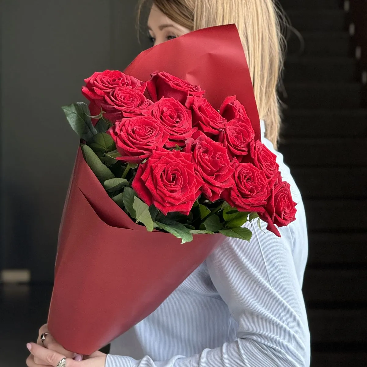 Букет из 13 красных роз (60 см)