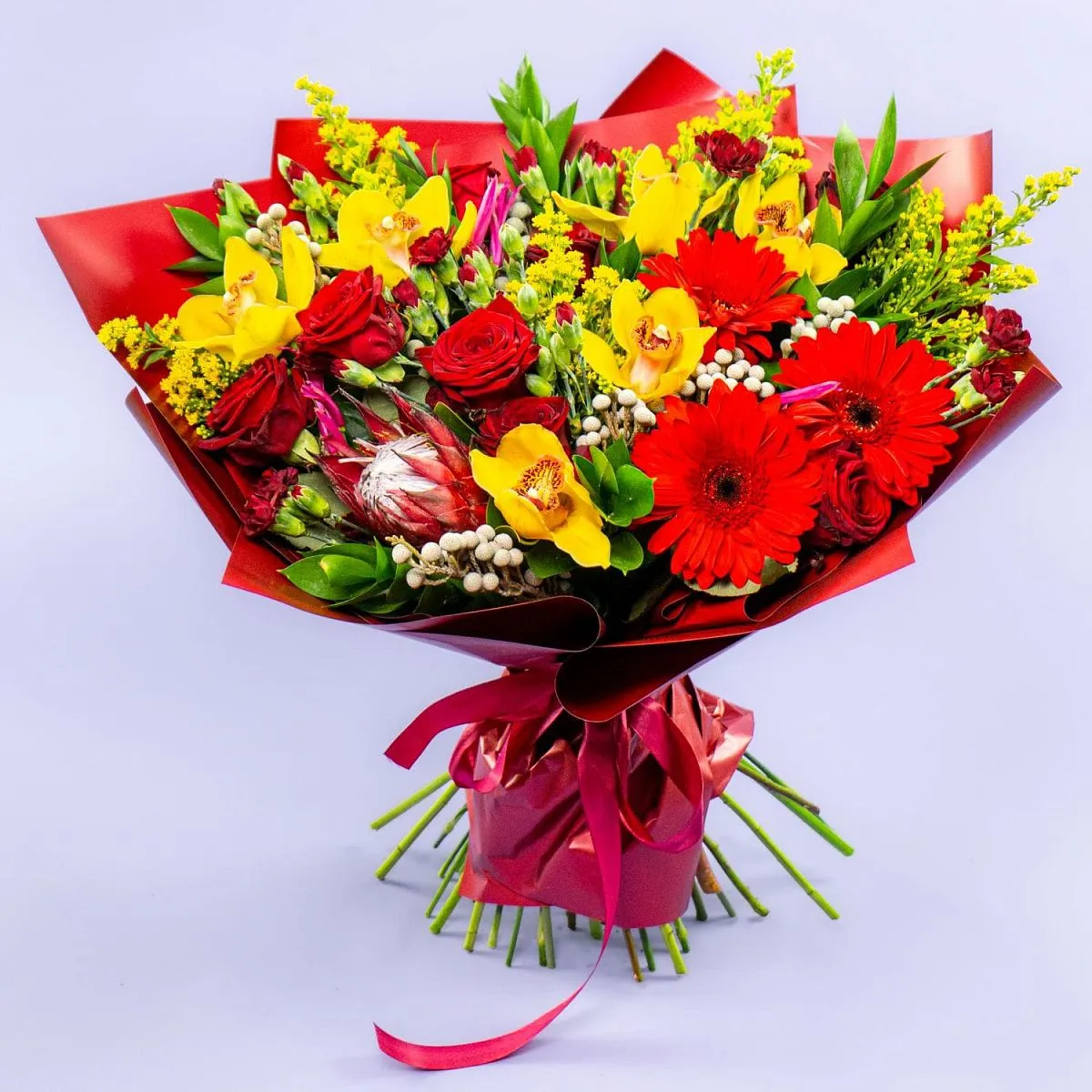 Букет из орхидеи, красных гербер и роз