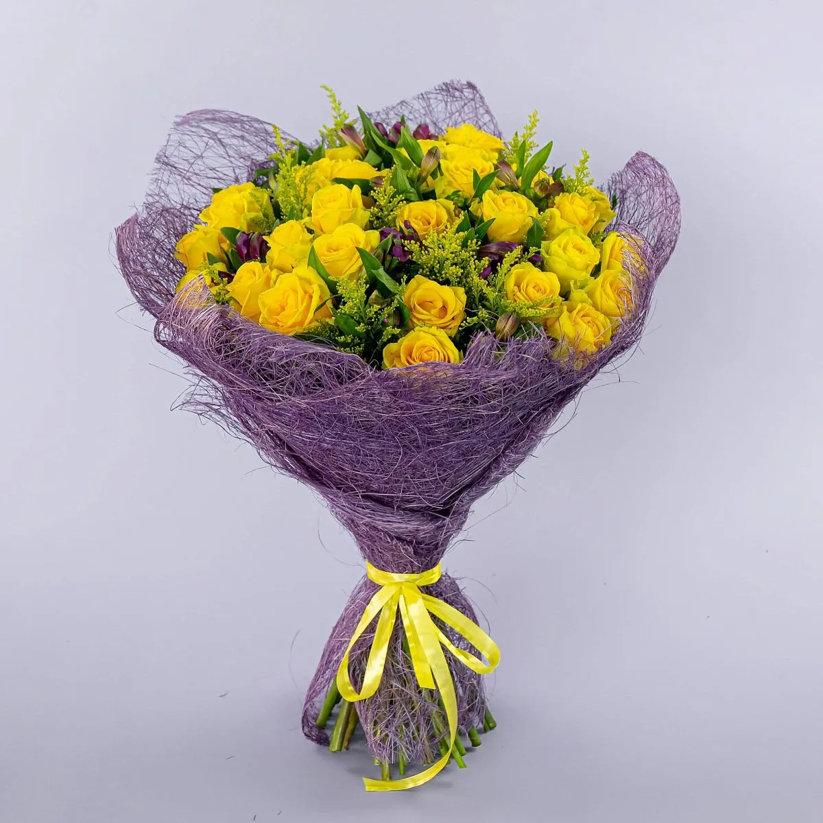 Букет из альстромерий и жёлтых роз