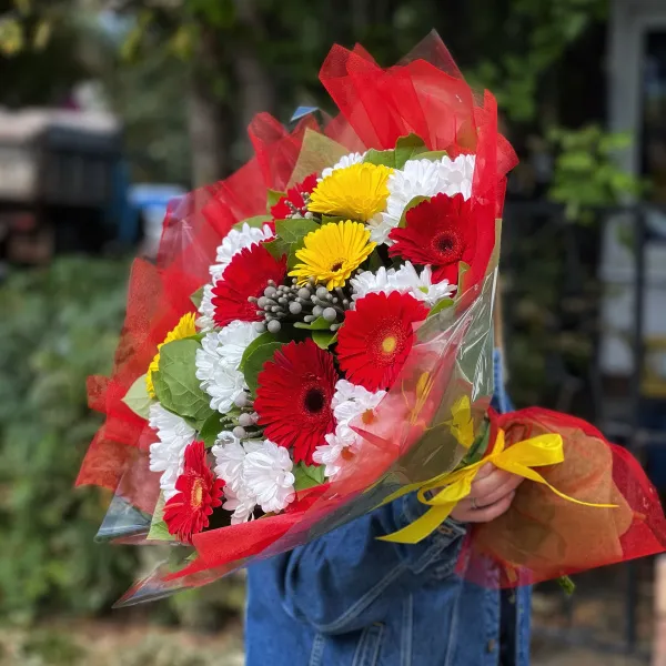 Букет из хризантем, брунии и гербер