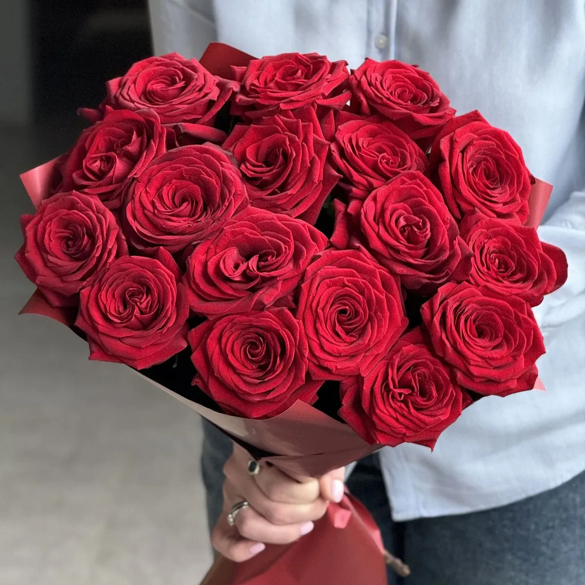 Букет из 17 красных роз (70 см)