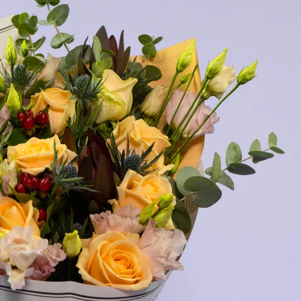 Букет из эустом и эрингиумов