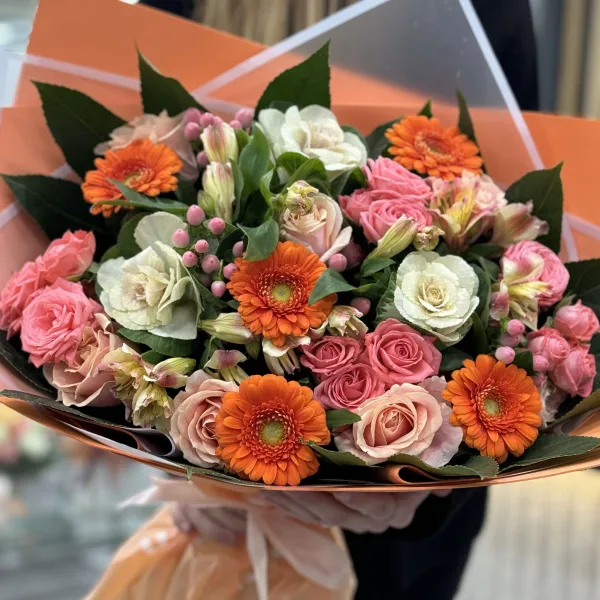 Букет из роз, альстромерии и гербер