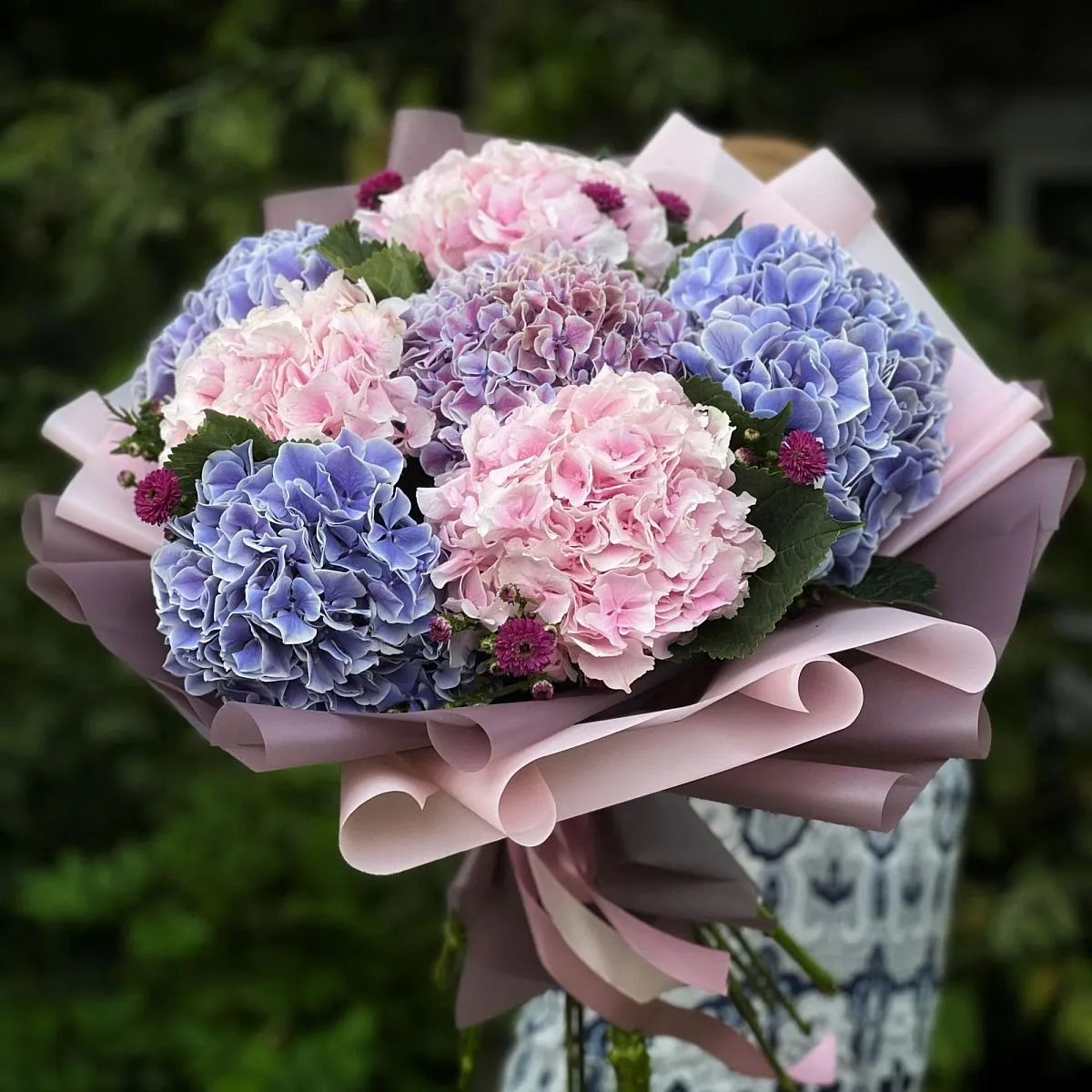 Букет из гортензии и астер