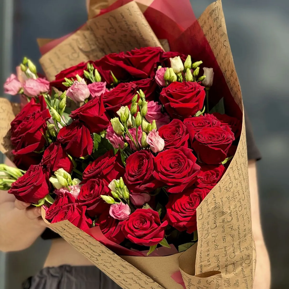 Букет роз и эустом (80 см)