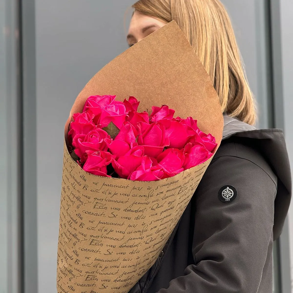 Букет из 17 малиновых роз (70 см)