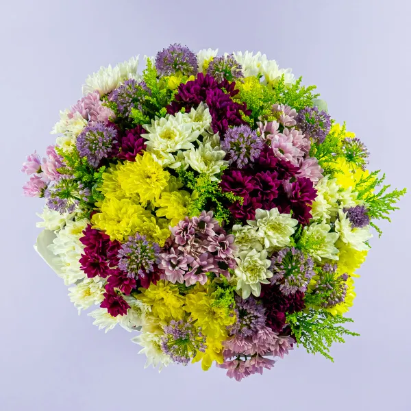 Букет из 25 хризантем микс и аллиума