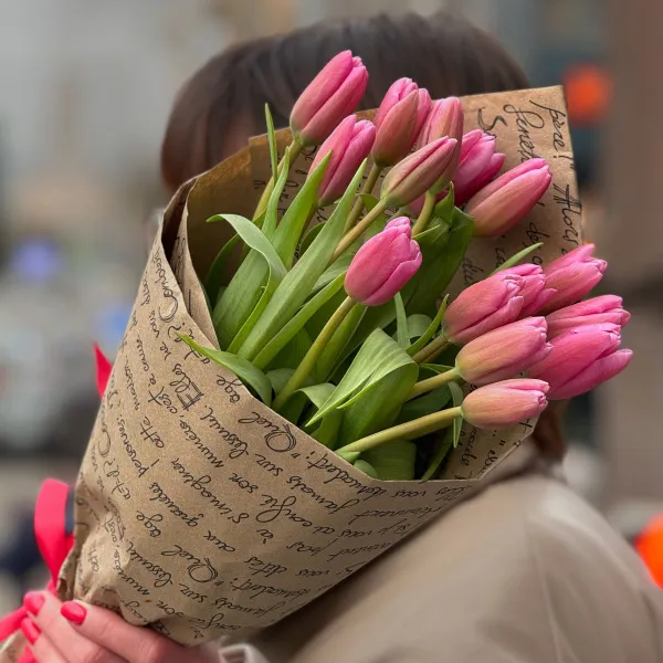 Букет из 15 розовых тюльпанов