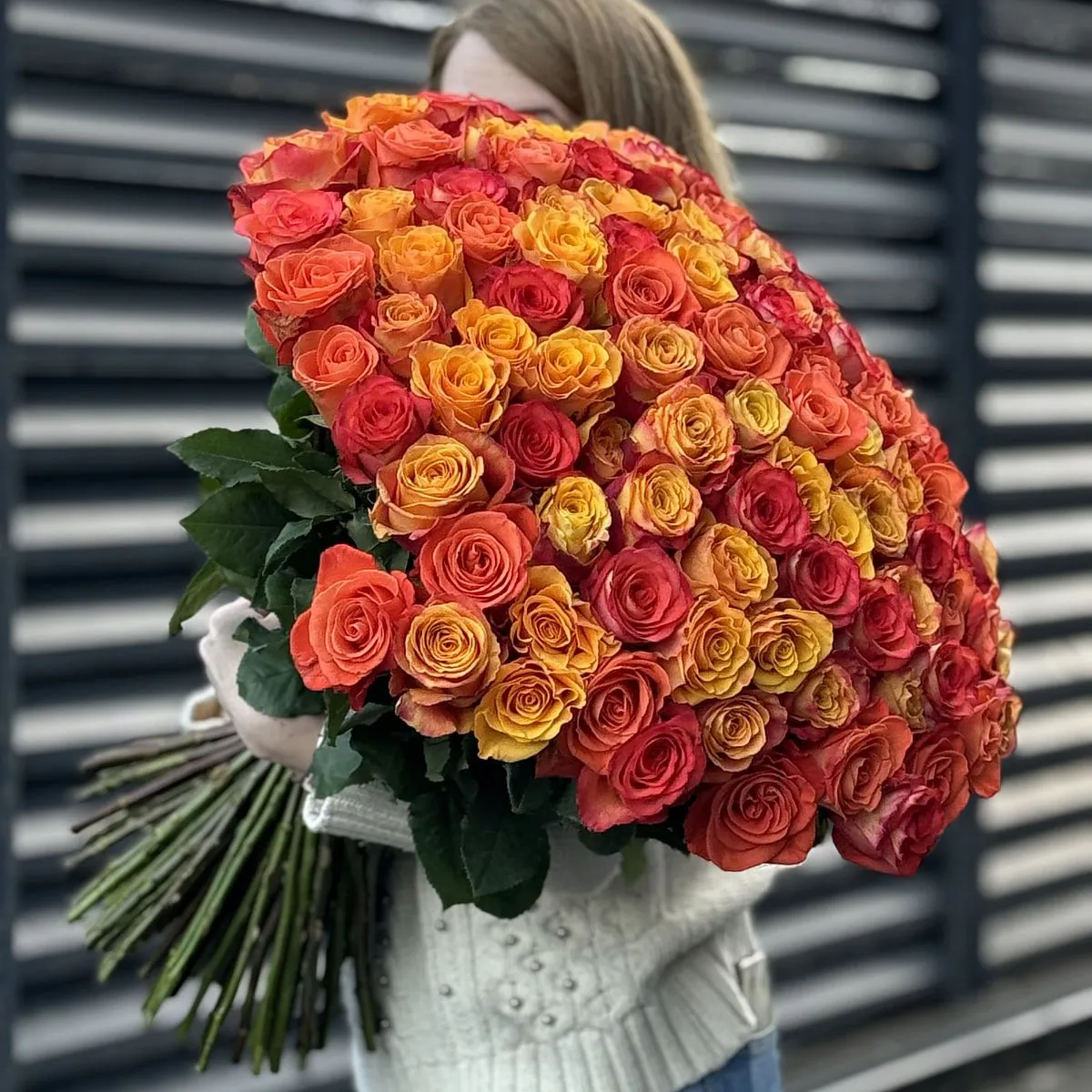 Букет 201 оранжевый микс роз эквадор (70см)