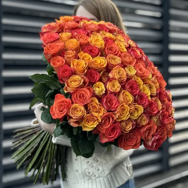 Букет 101 оранжевый микс роз эквадор (70см)