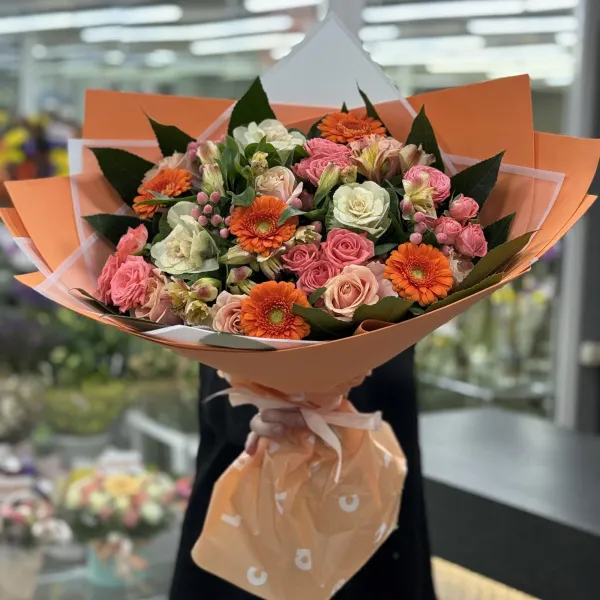 Букет из роз, альстромерии и гербер
