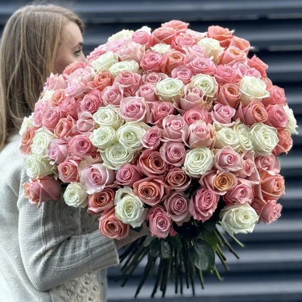 Букет 101 пепельно-розовый микс роз эквадор (70см)