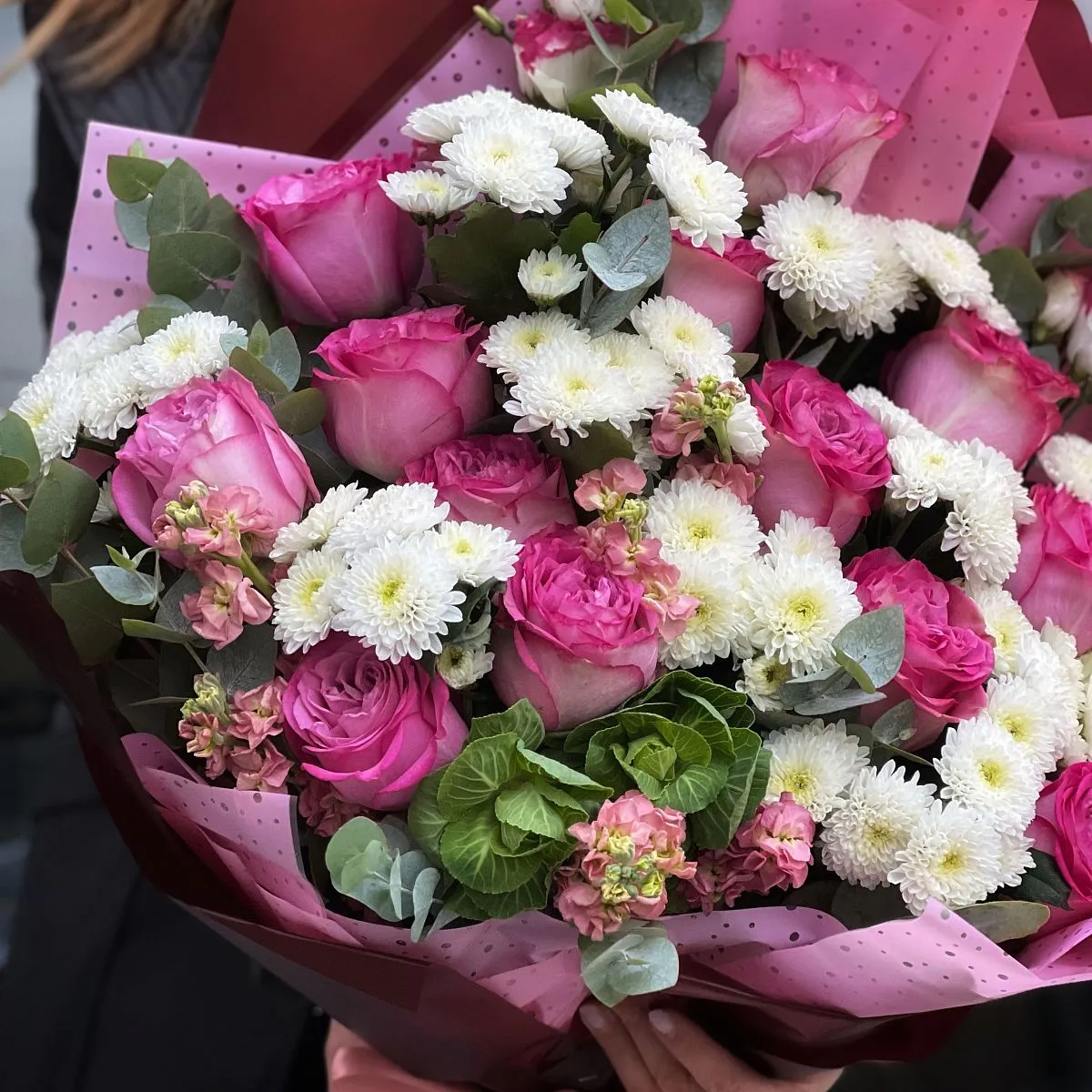 Букет из роз, хризантем и эустом