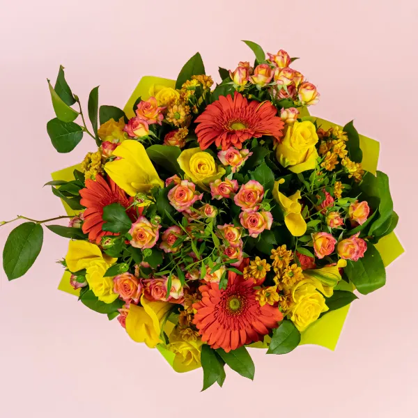 Букет из роз микс, гербер и жёлтых калл