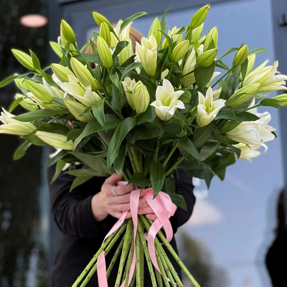 21 бело-зелёная лилия