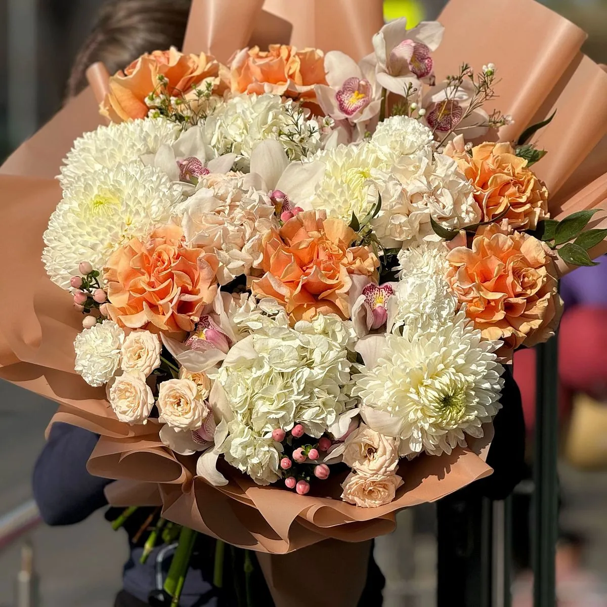 Огромный букет из роз