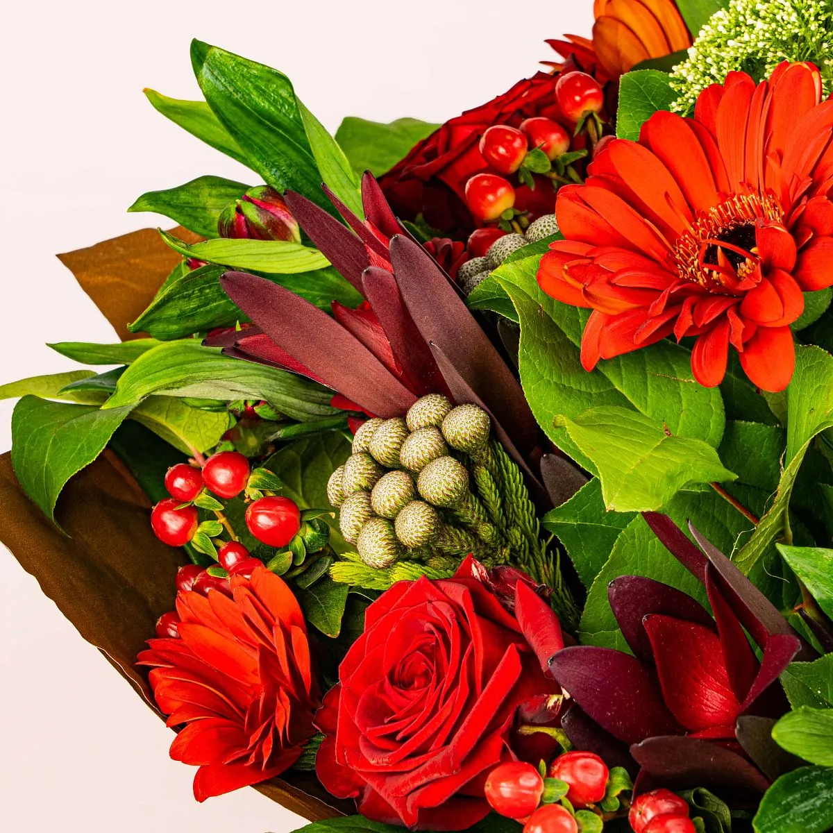 Букет из гербер, роз и альстромерий