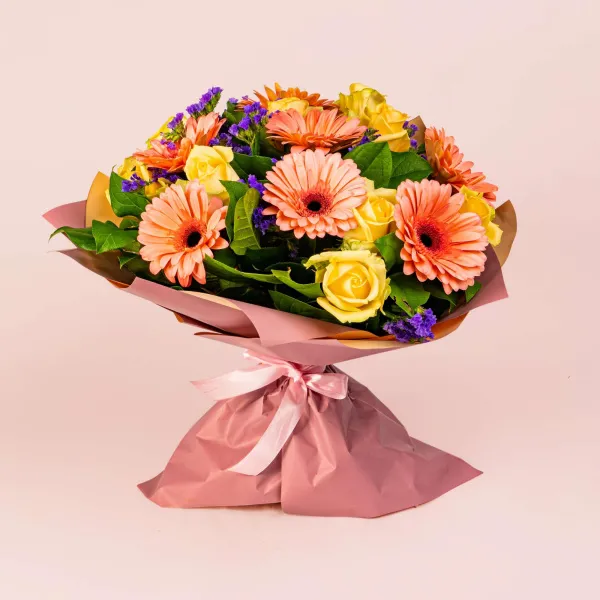 11 жёлтых роз и герберы