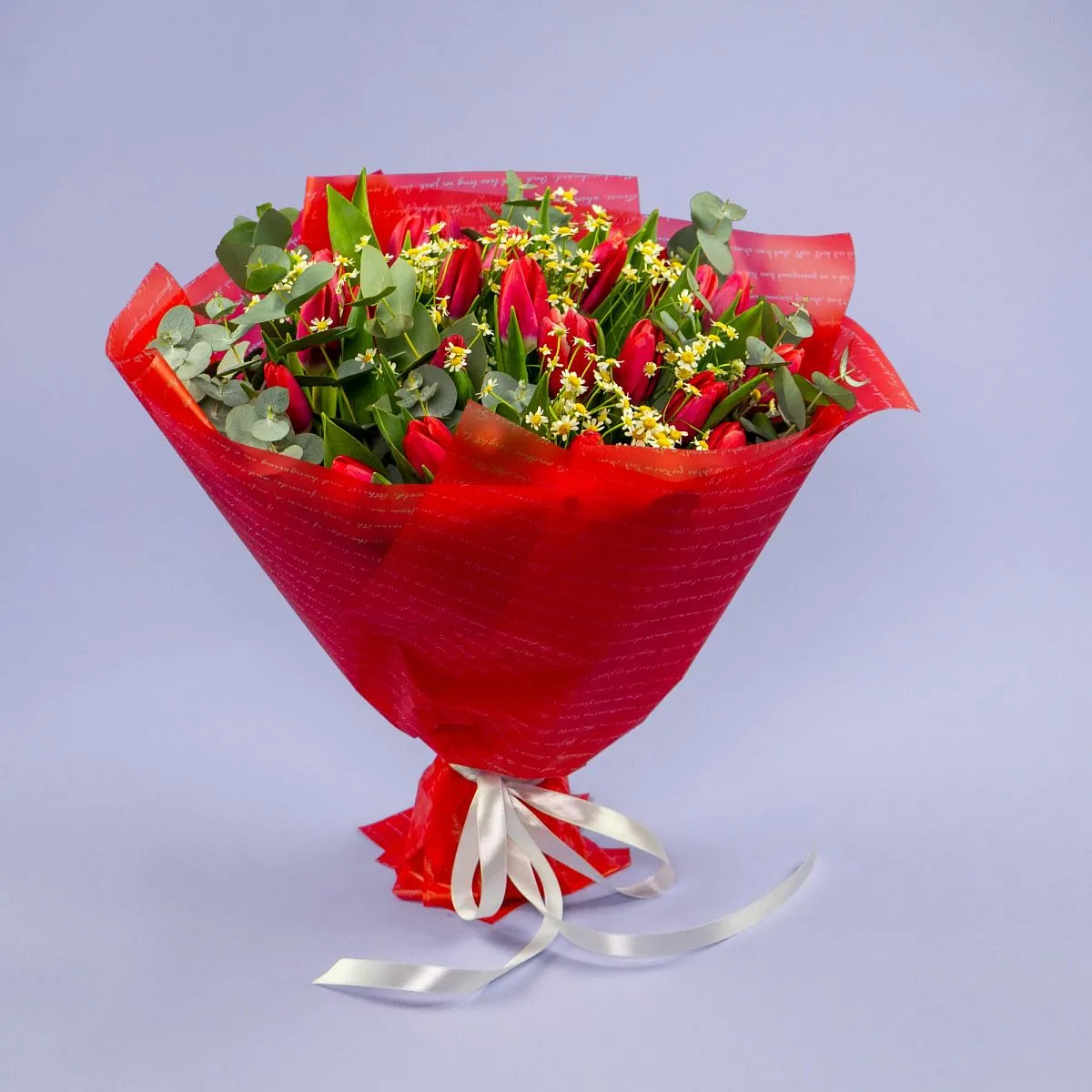 Букет из 25 тюльпанов и танацетумов