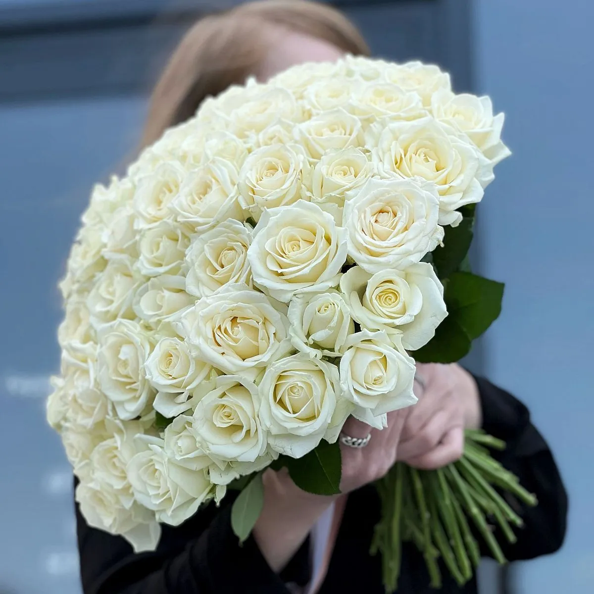 35 белых роз (50 см)