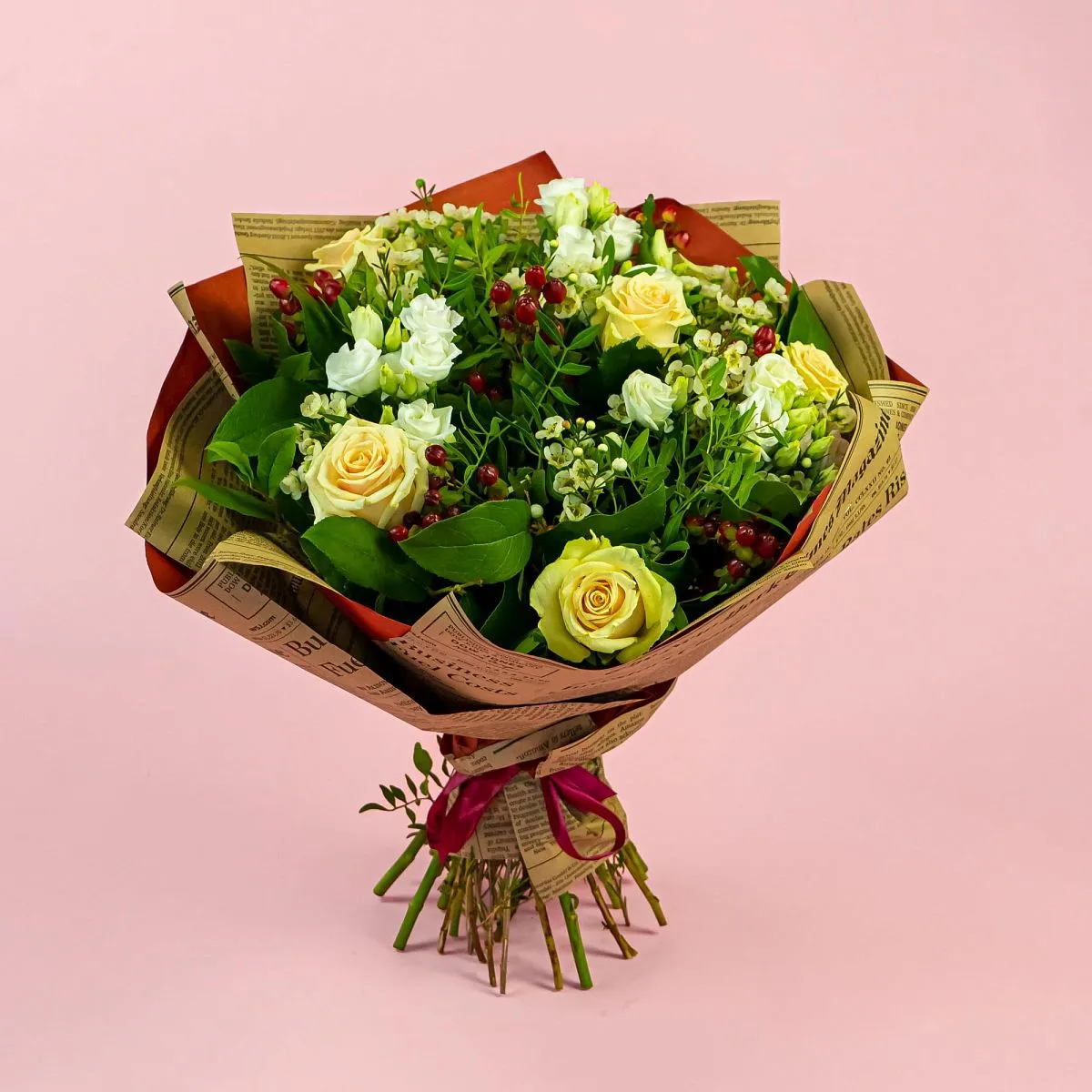 Букет из белых эустом и кремовых роз