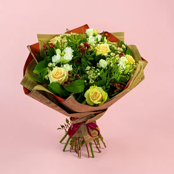 Букет из белых эустом и кремовых роз