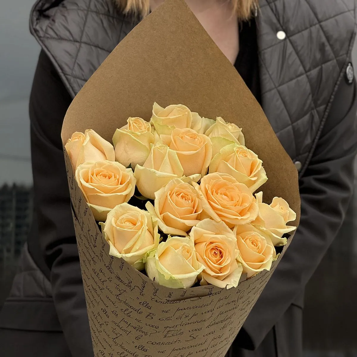 Букет из 15 кремовых роз (70 см)