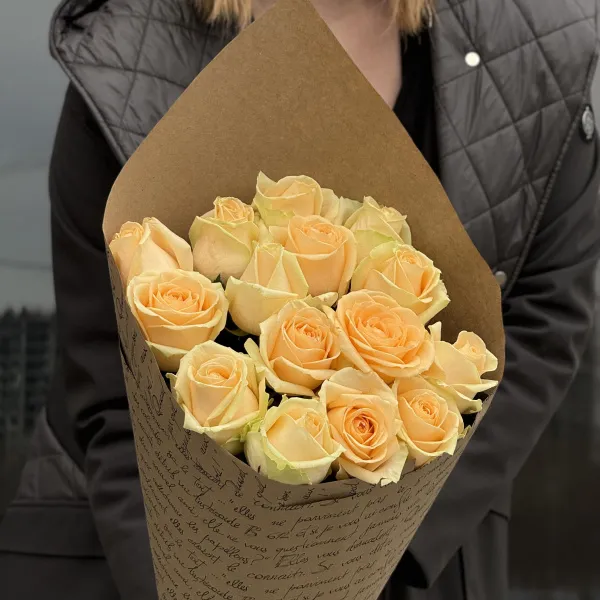 Букет из 15 кремовых роз (70 см)