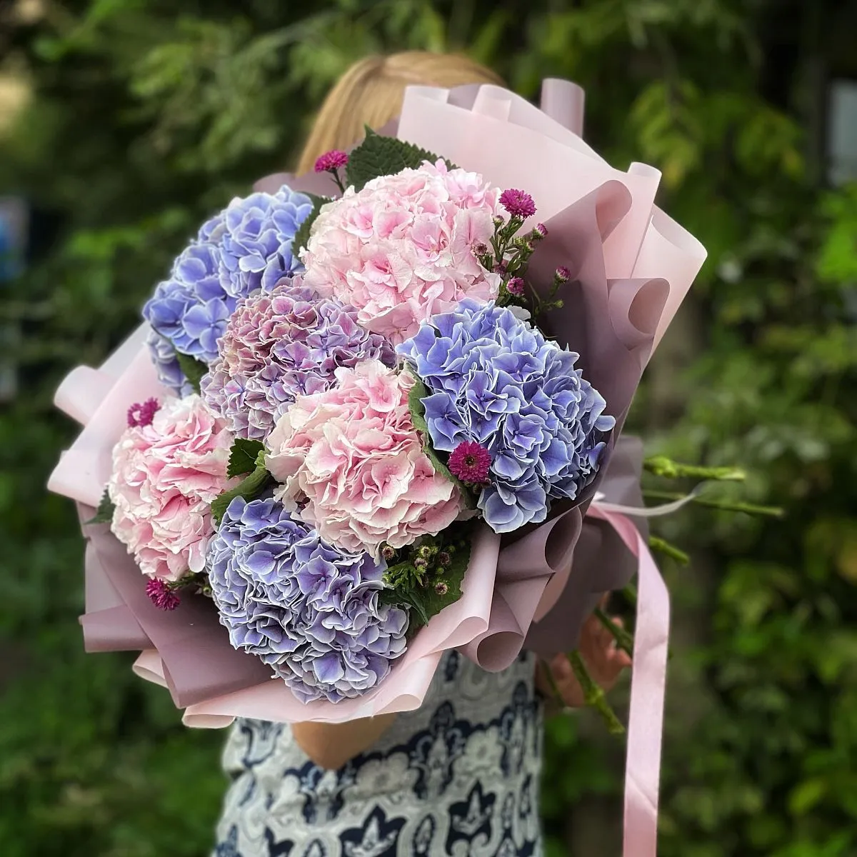 Букет из гортензии и астер