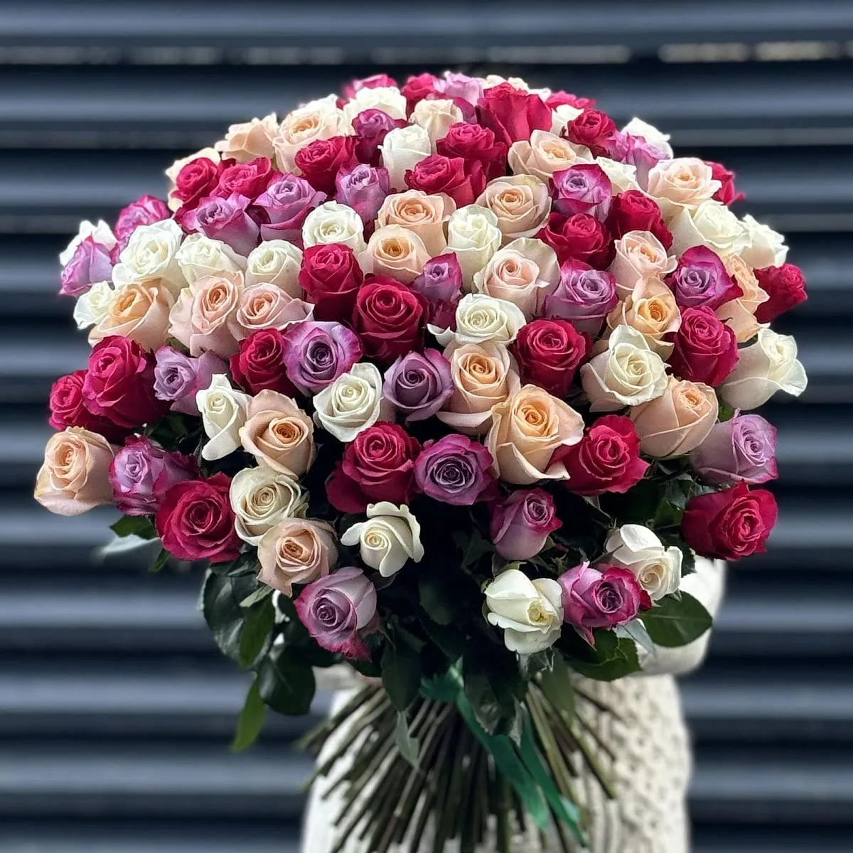 Букет 201 фиолетовый микс роз эквадор (70см)