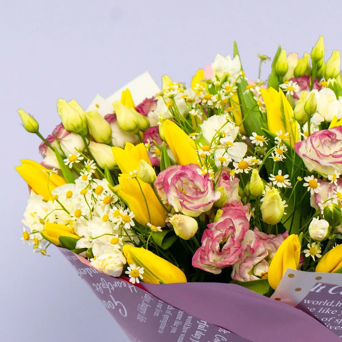 Букет из 25 тюльпанов и эустом