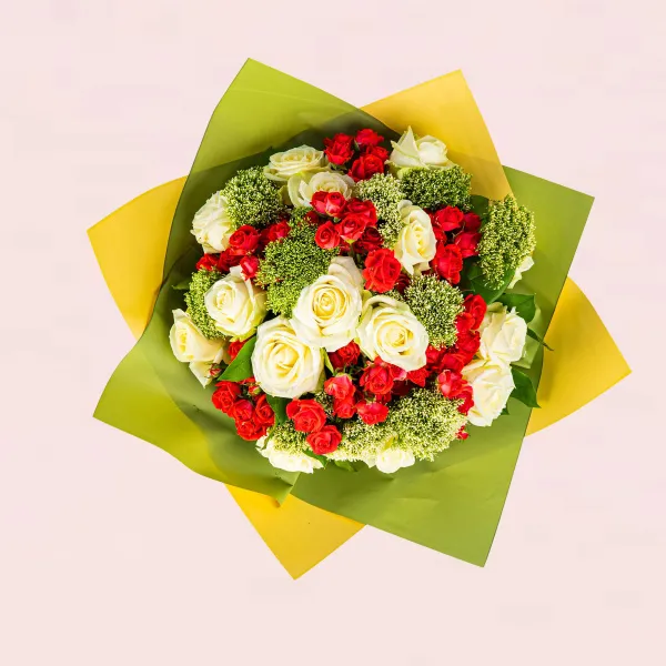 25 белых и красных роз микс