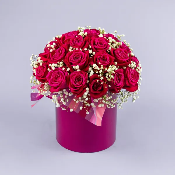 33 ярко-розовые розы в коробке