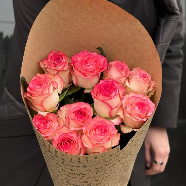 Букет из 11 розово-белых роз (60 см)