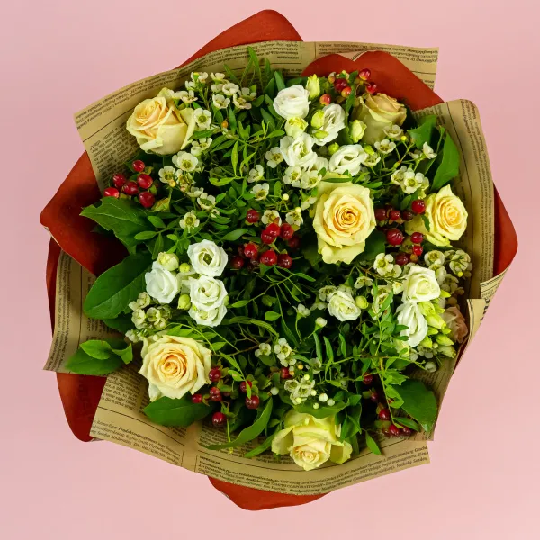 Букет из белых эустом и кремовых роз