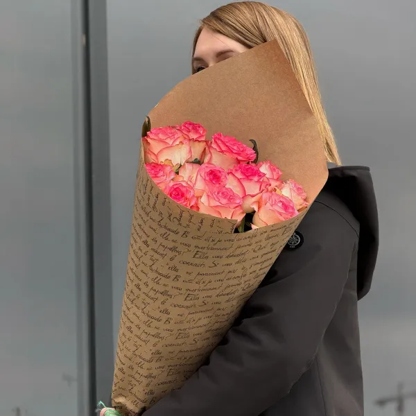 Букет из 11 розово-белых роз (60 см)