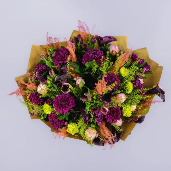 Букет их хризантем, альстромерий, пионов