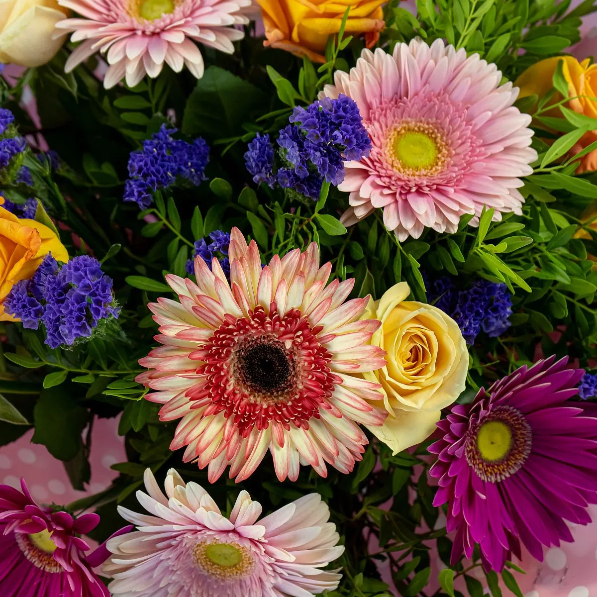 Букет из гербер микс и роз микс