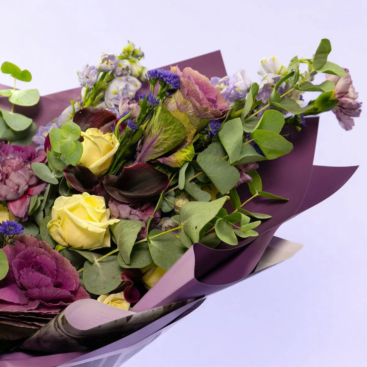 Букет из роз, калл и брассики