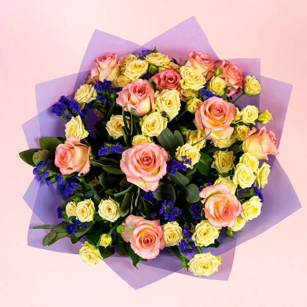 Букет из 19 роз микс и статицы