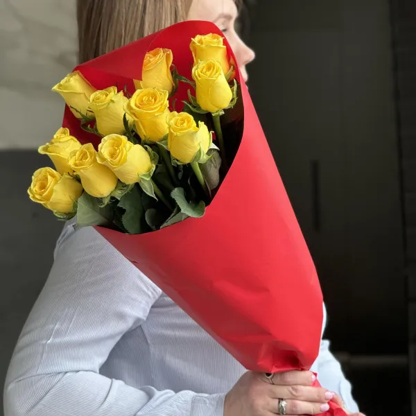 Букет из 11 жёлтых роз (50 см)