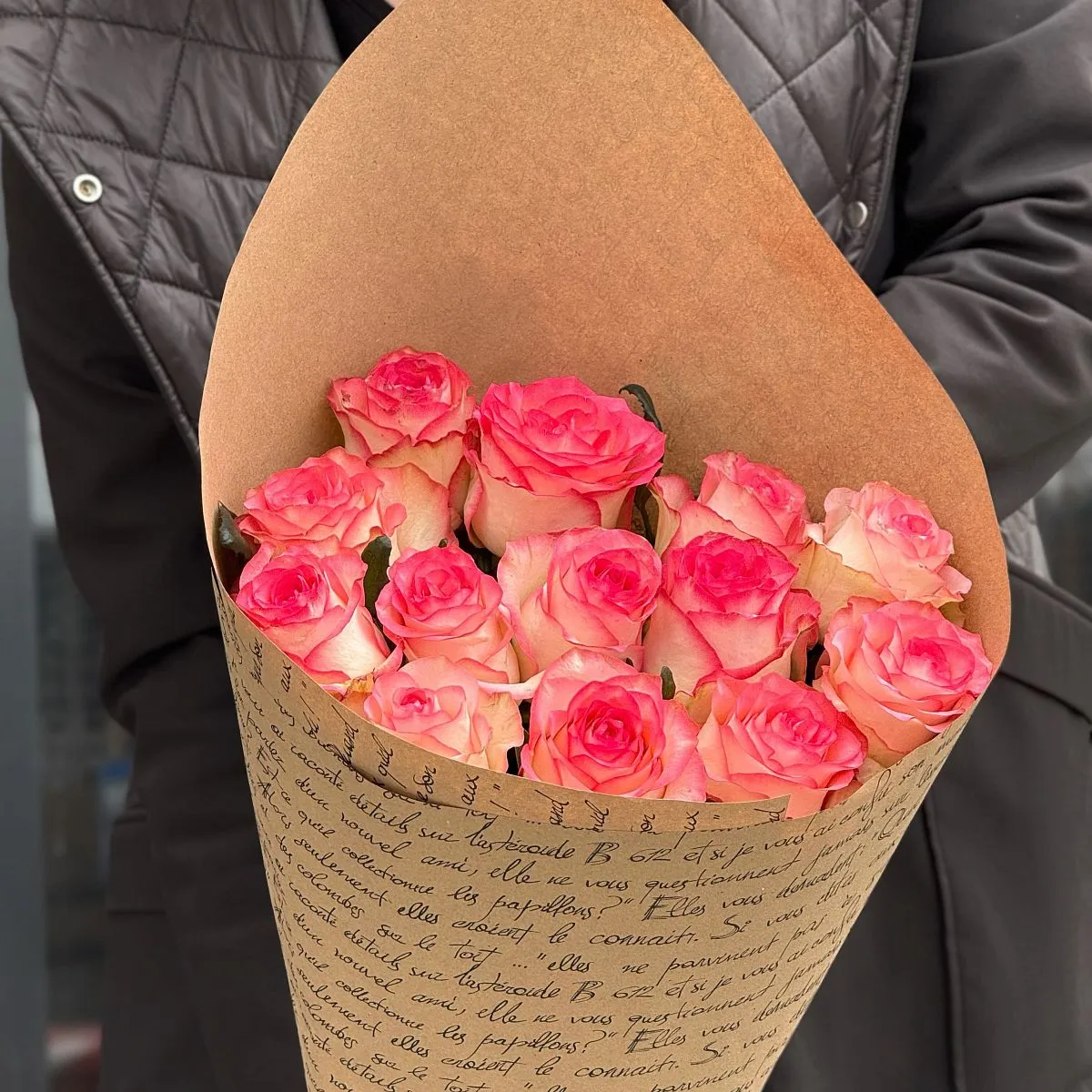 Букет из 13 розово-белых роз (70 см)