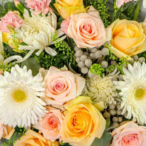 Букет из роз микс, гербер и гвоздик