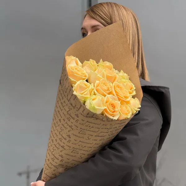 Букет из 15 кремовых роз (70 см)