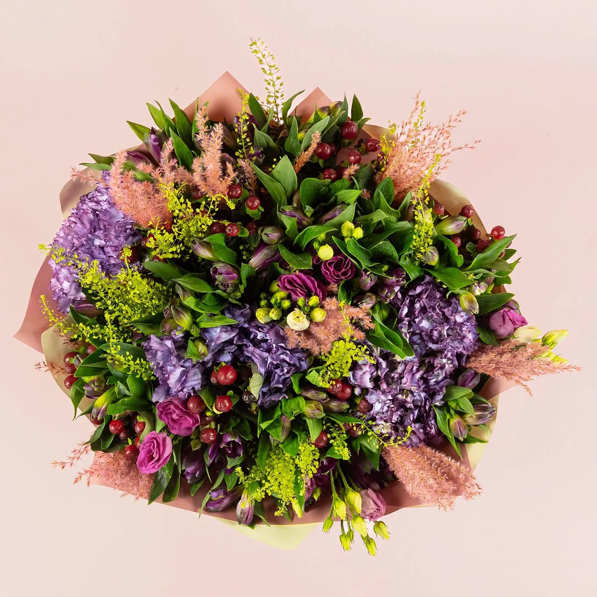 Букет из альстромерий, гортензий, эустом