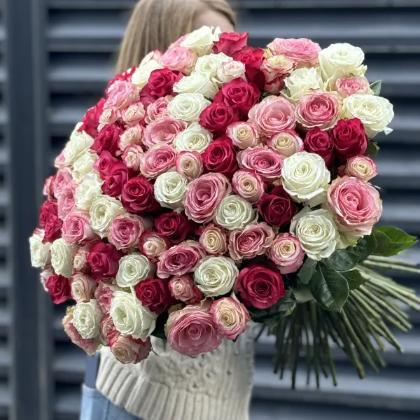 Букет 101 бело-розовый микс роз эквадор (70см)