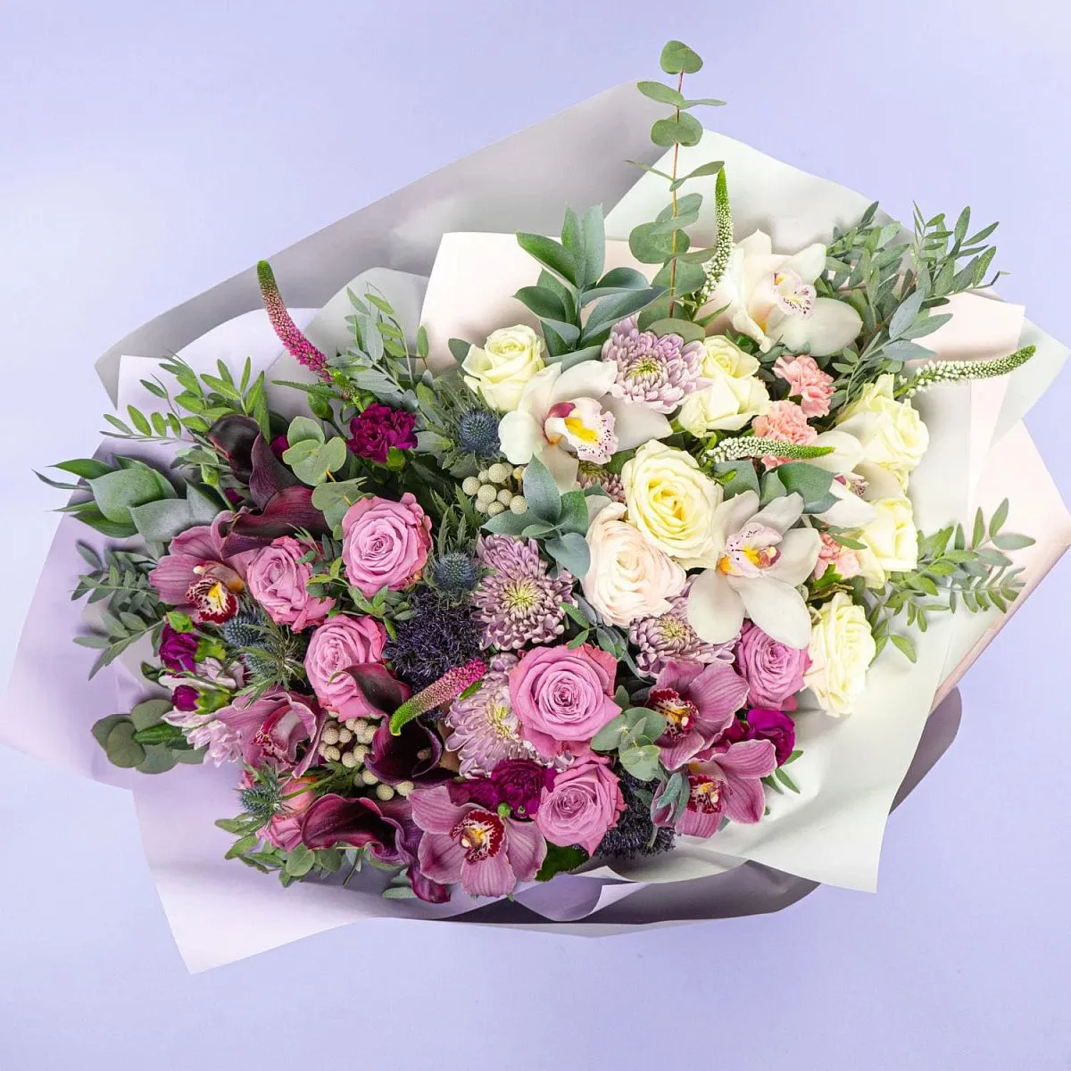 Букет из орхидей, роз и хризантем