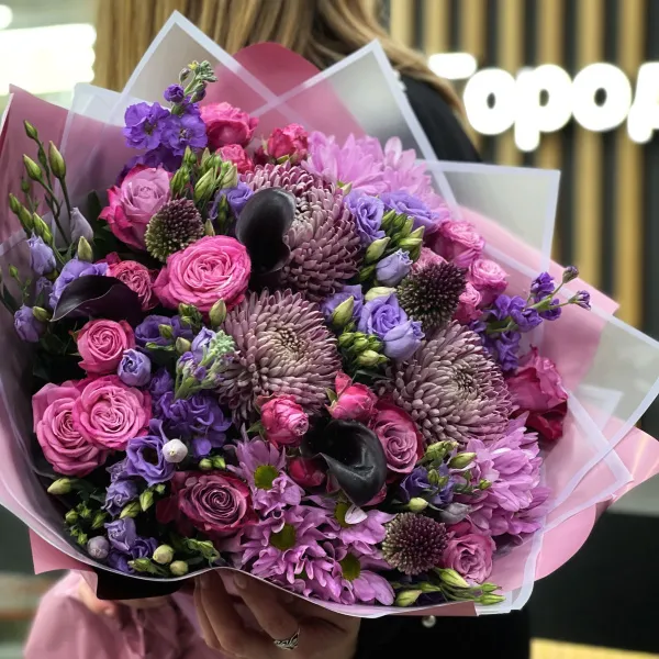 Букет из хризантем, эустом и роз