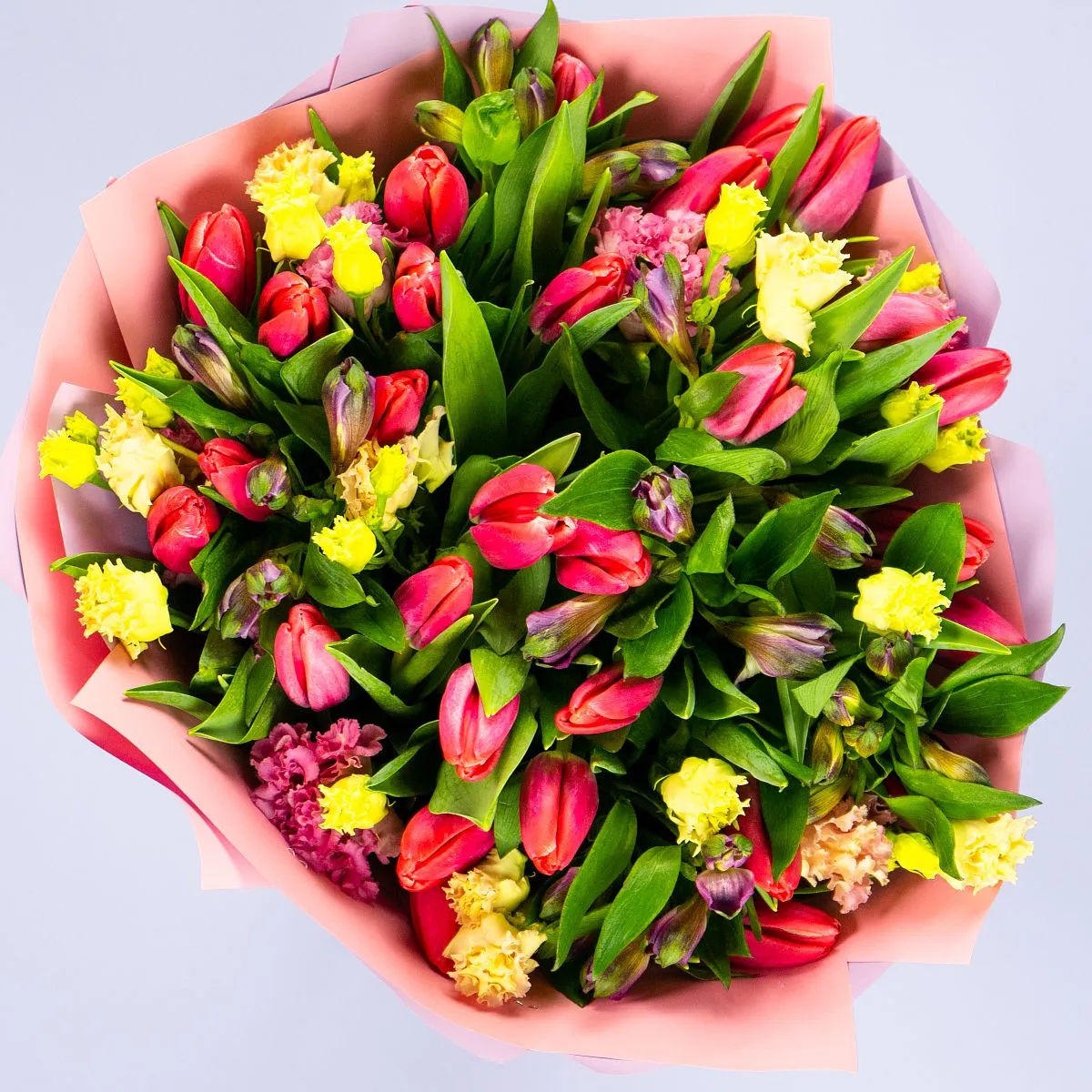 Букет из 30 тюльпанов и альстромерий