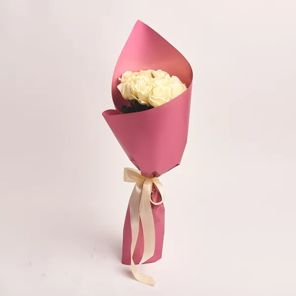 11 белых роз (60 см)